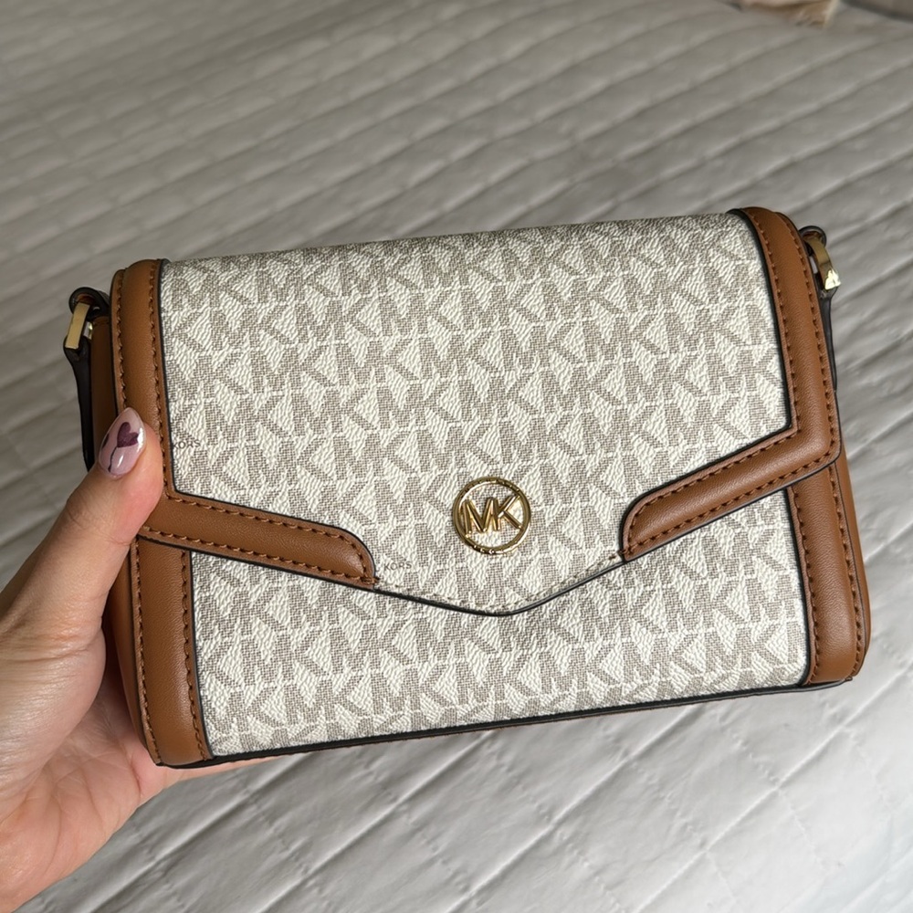 Michael Kors - Jet set style medium pebbled leather crossbody